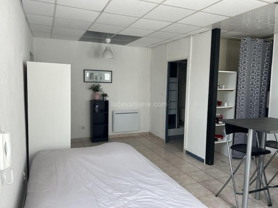 Photo de Studio bien placé (100 m gare)