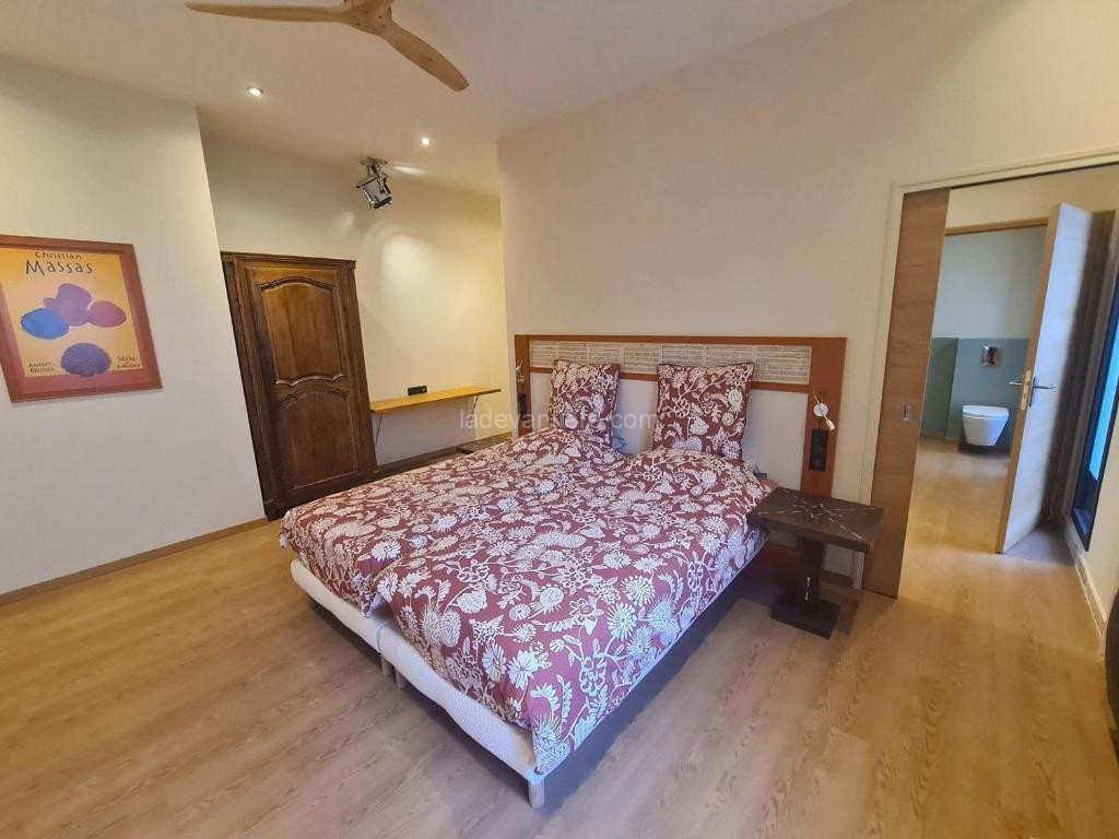 Chambre Amédée PMR chic avec Wi-Fi et petit déjeuner inclus - FR-1-590-479